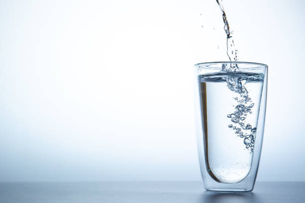 Agua llenando un vaso: Efectos de sonido