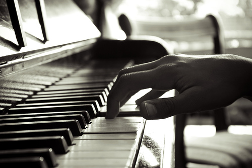 Piano triste: Música instrumental pensativa, triste y sombría